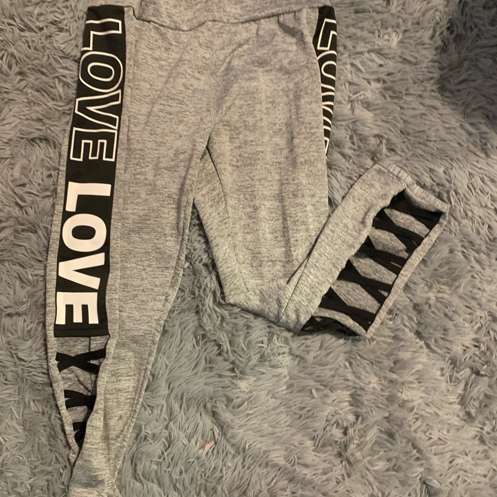 gray leggings